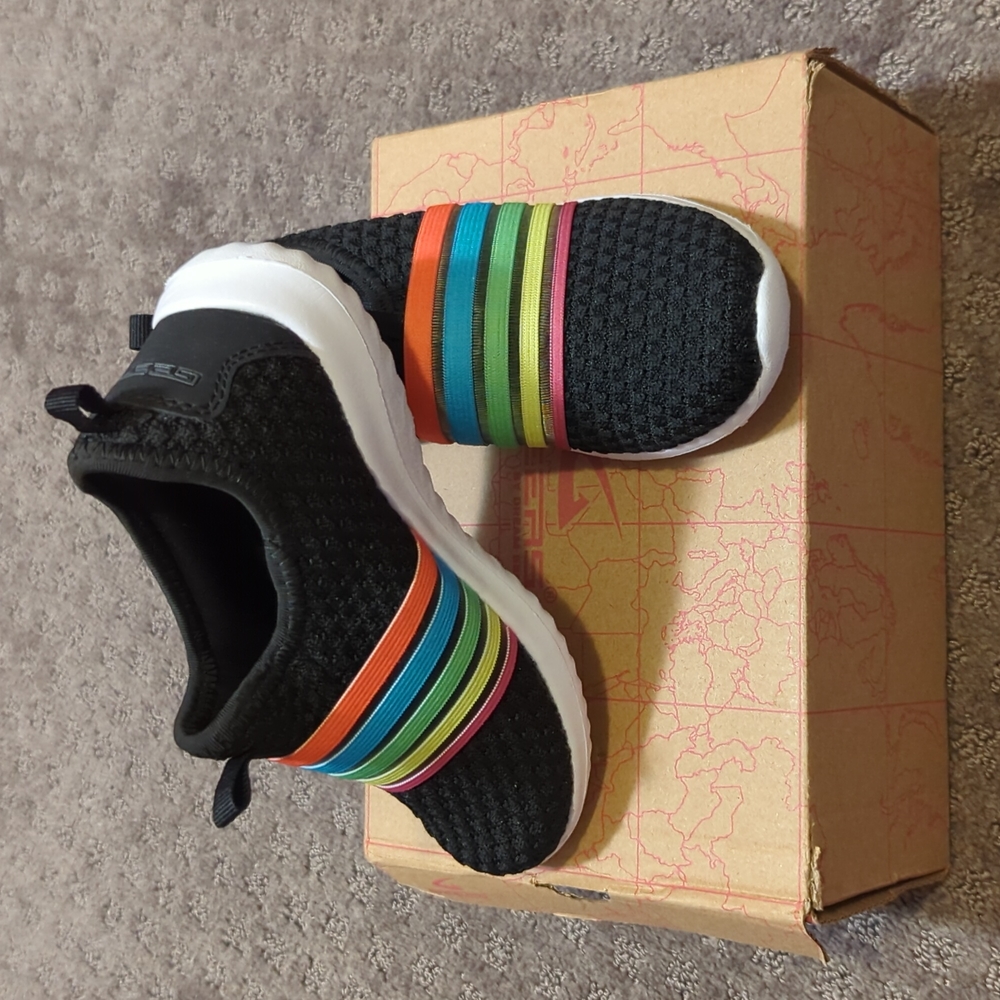 NWT!  Geers by Dream Seek Girls Slip on Sneakers